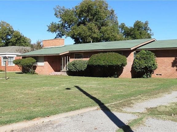 Home sits on a large lot