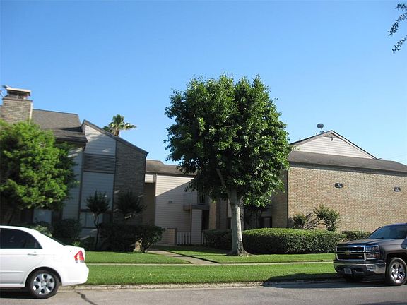 2nd image of 7067 N Holiday Dr