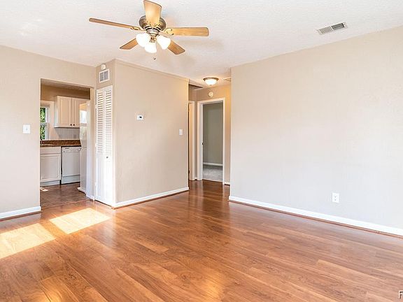 2nd image of 23425 Tawas Ave