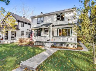 4652 N Elm Tree Rd, Glendale, WI 53209
