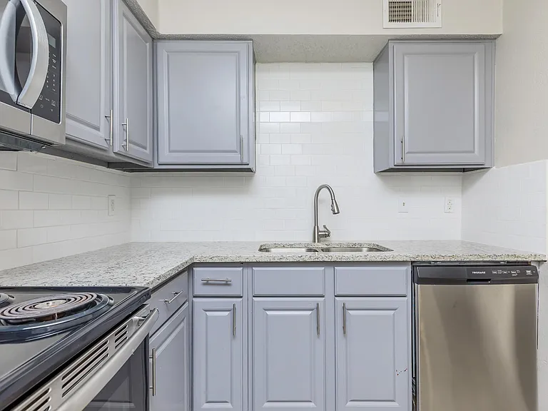Blakely Apartments — Photo 50
