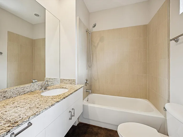 2404 Fairview Ave #C — Photo 19