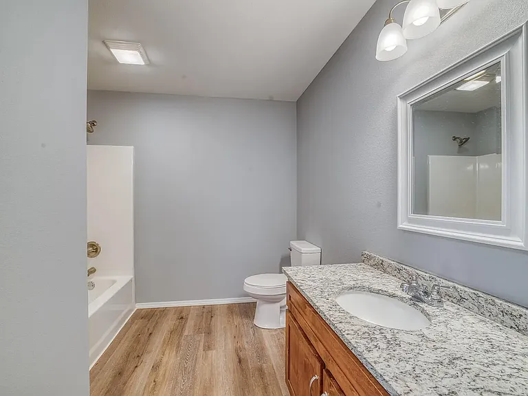 1702 Grand Ave — Photo 8