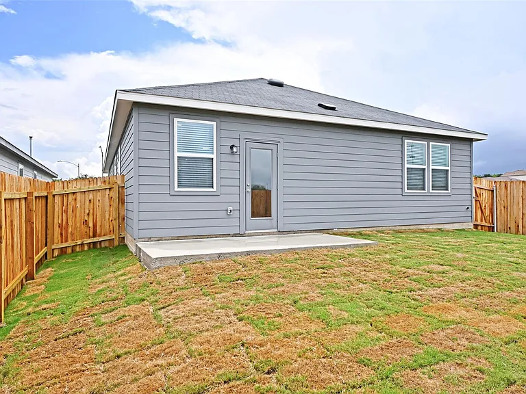 261 Elk Ave — Photo 31