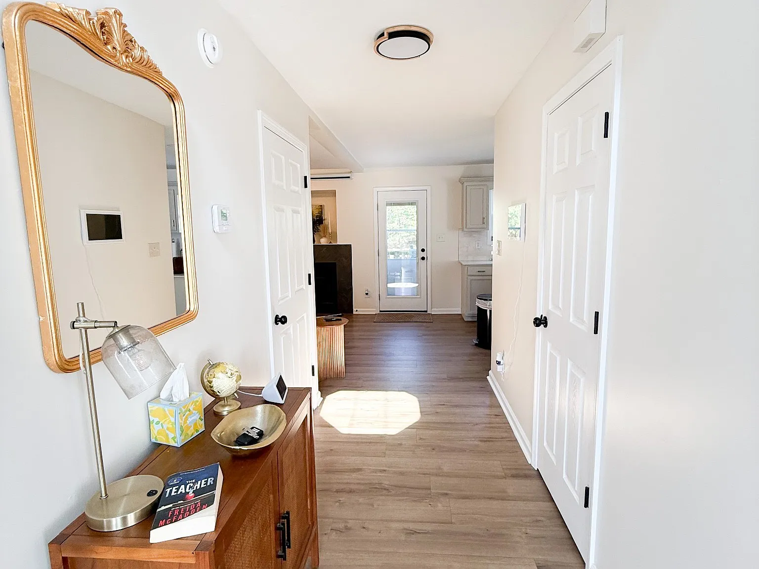 5 bed, 2.5 bath, 2400 sqft, $2,250 — Photo 2