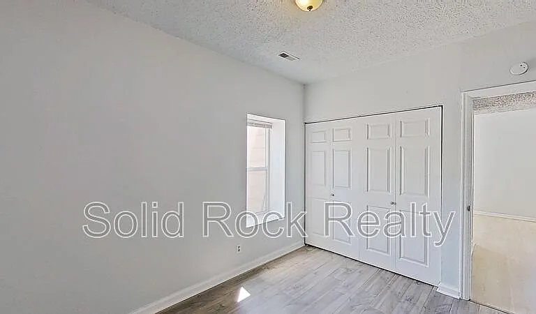 714 E 3rd St #2 — Photo 6