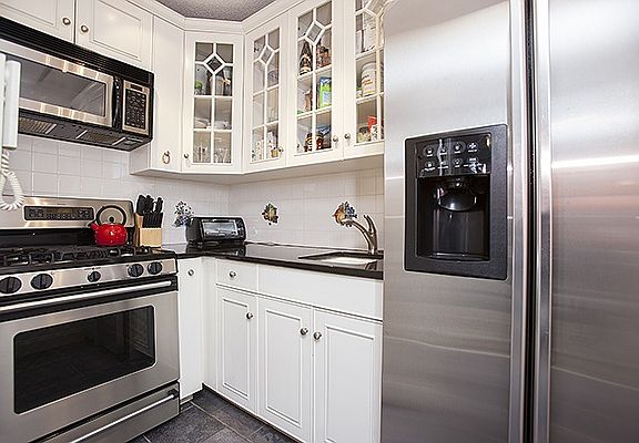 4th image of 170 W 23rd St APT 3T