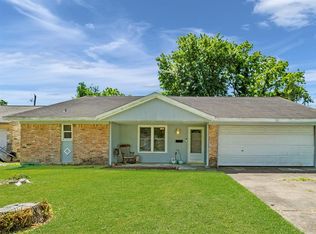 1817 Dolphin Dr, Seabrook, TX 77586