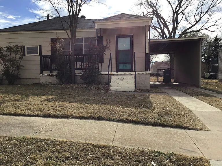808 E Highway 82 — Photo 1