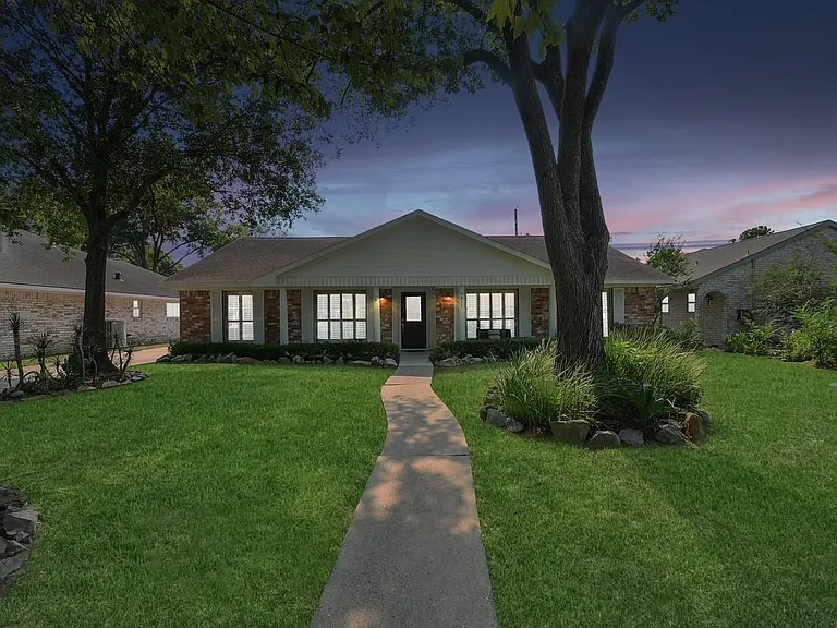 9811 Rocktree Dr — Photo 34