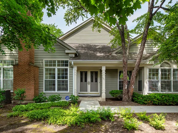 301 Princeton Ln, Glenview, IL 60026