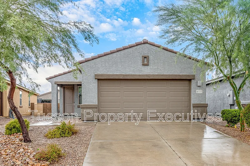 3 bed, 2.0 bath, 1327 sqft, $2,250 — Photo 2