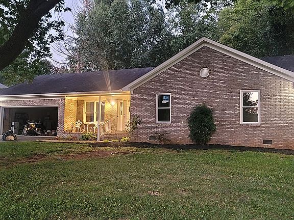 4th image of 2819 Edward Dr
