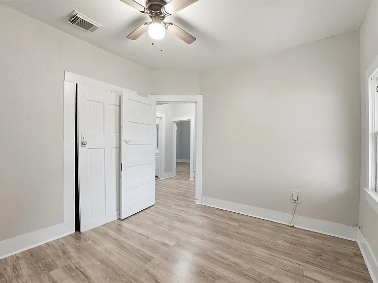 811 W Broad St — Photo 15