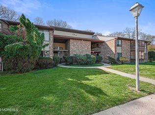 72 Overlook Way #E, Manalapan, NJ