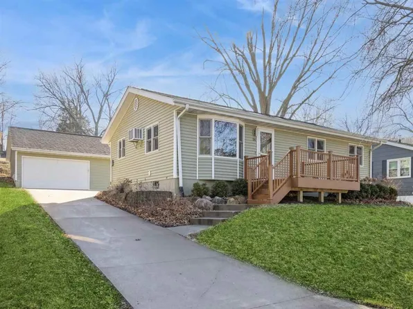 116 Northside Dr, West Branch, IA 52358
