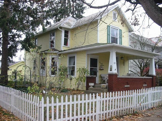 1st image of 223 Hoover St