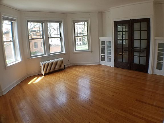 2nd image of 4511 N Greenview Ave #1W