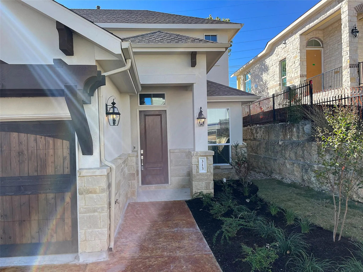 3 bed, 4.0 bath, 2490 sqft, $3,500 — Photo 4
