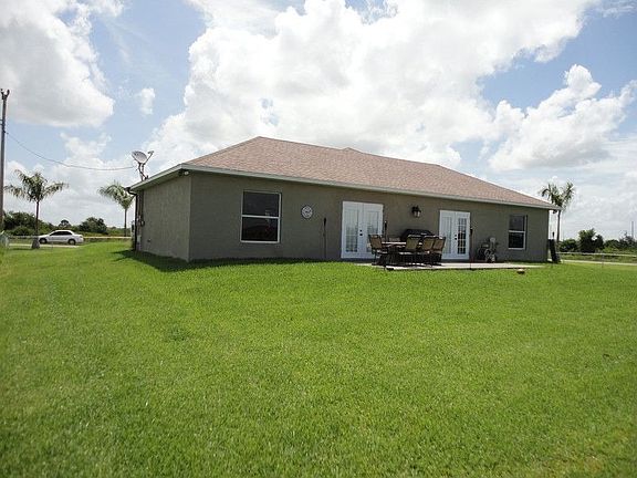 4th image of 386 Petite Ave