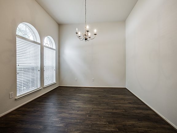 5th image of 4024 Plymouth Dr