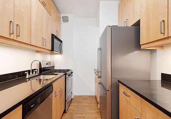3rd image of 15 W 104th St APT 3B