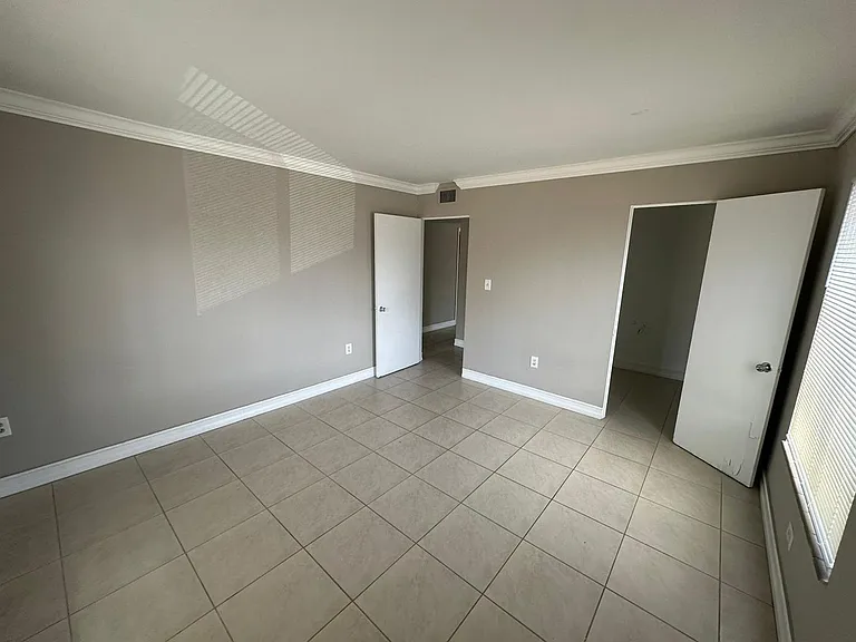 1830 Maravilla Ave #211 — Photo 5