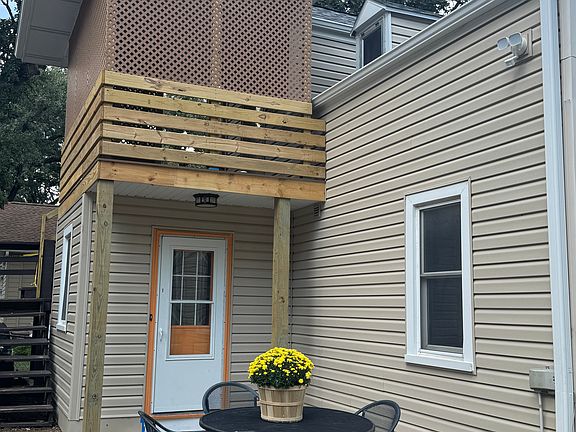 Entry way- lower door