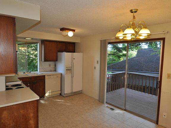 3rd image of 1833 170th Ave NE