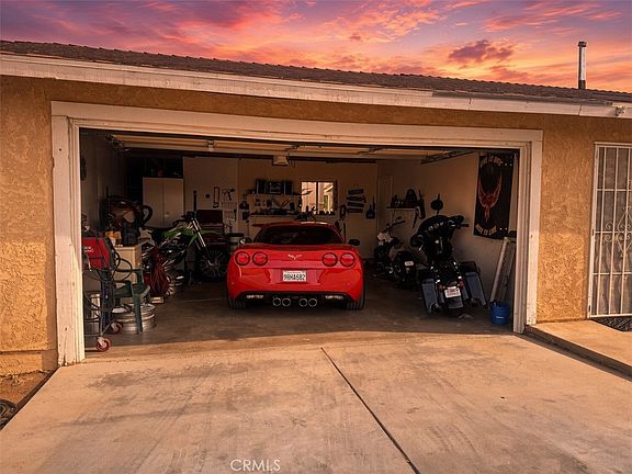 3rd image of 10625 Tecopa Rd