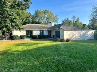 1550 Lone Tree Rd, Milford, MI 48380