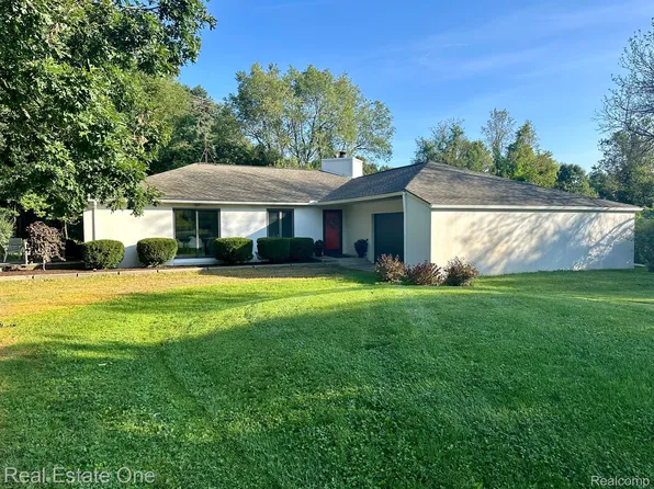 1550 Lone Tree Rd, Milford, MI 48380