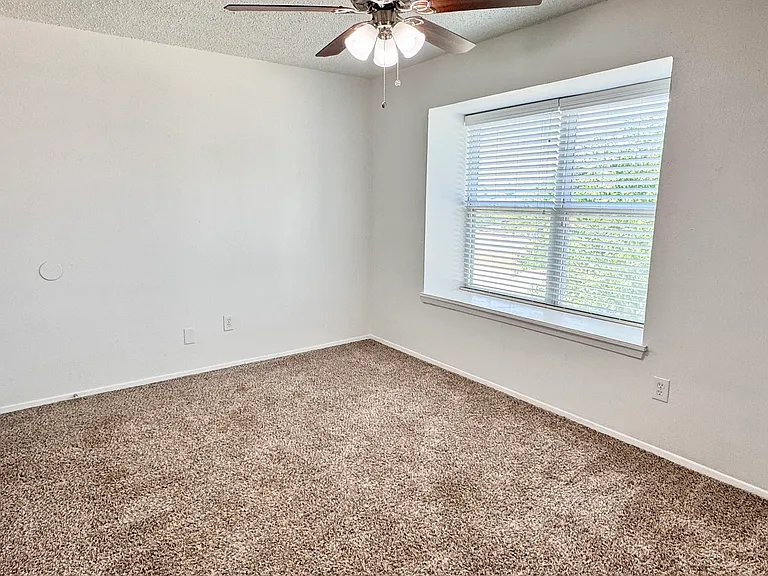 441 SW Thomas St #B — Photo 15