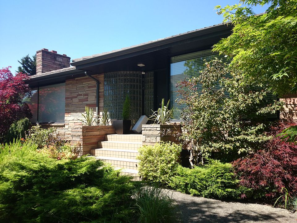 2nd image of 920 E Newton St