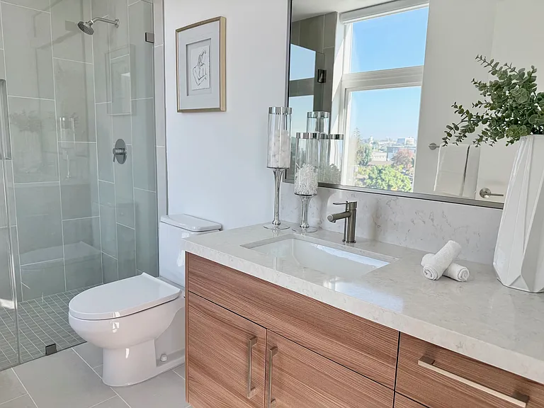 Penthouse 2 Bed 2.5 Bath