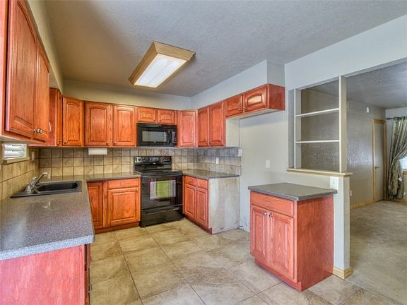 4th image of 2304 Knox Dr