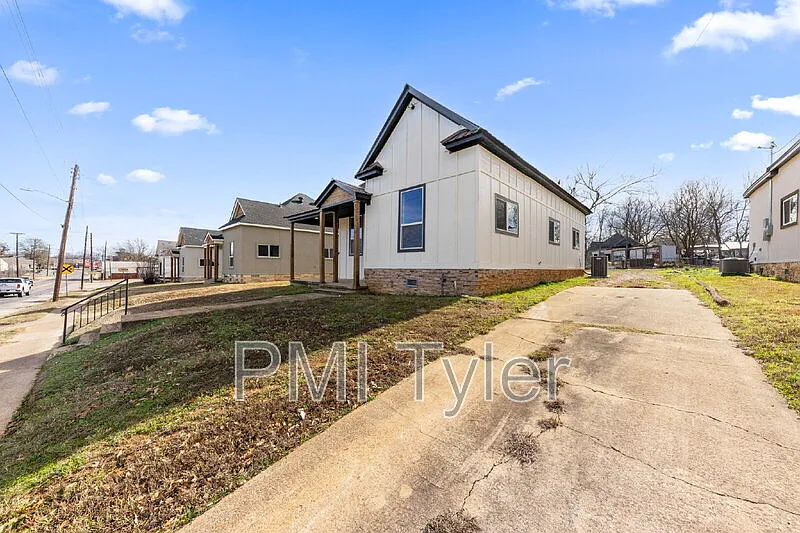 3 bed, 2.0 bath, 1396 sqft, $1,775 — Photo 4