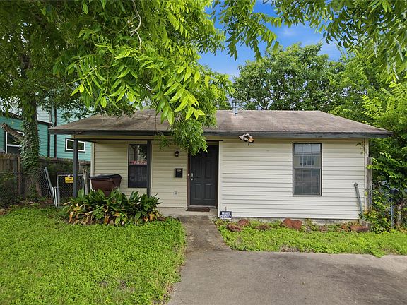 3rd image of 817 Chihuahua St