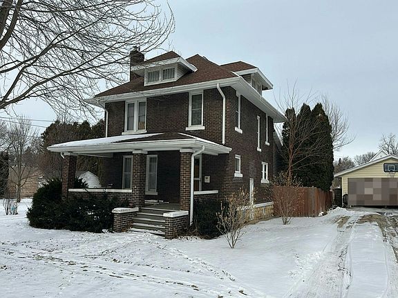 2nd image of 528 W Chestnut St