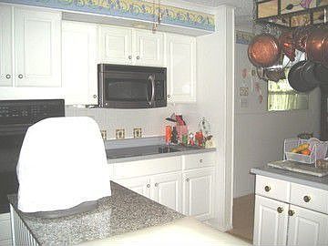 4th image of 810 Somerset St