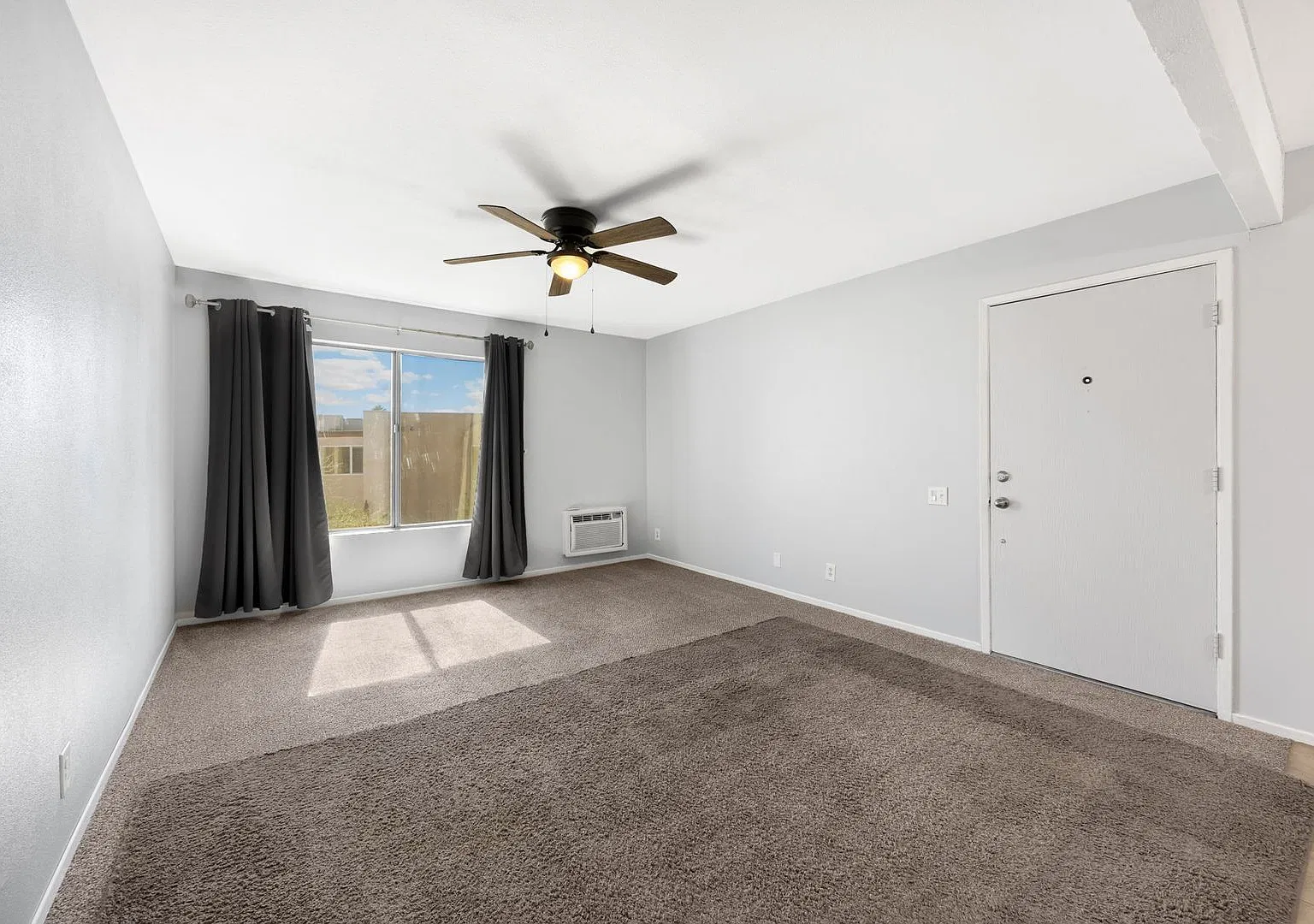 Spacious Upper Unit 2 Bedroom / 1 Bath w/ Community Laundry & Pool — Photo 4