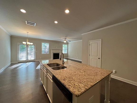 5th image of 282 Braemore Mill Dr