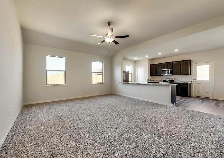 4 bed, 1728 sqft, $2,149 — Photo 2