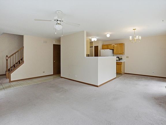 4th image of 682 Fieldcrest Dr Unit A