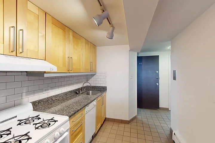 Harper Court — Photo 18