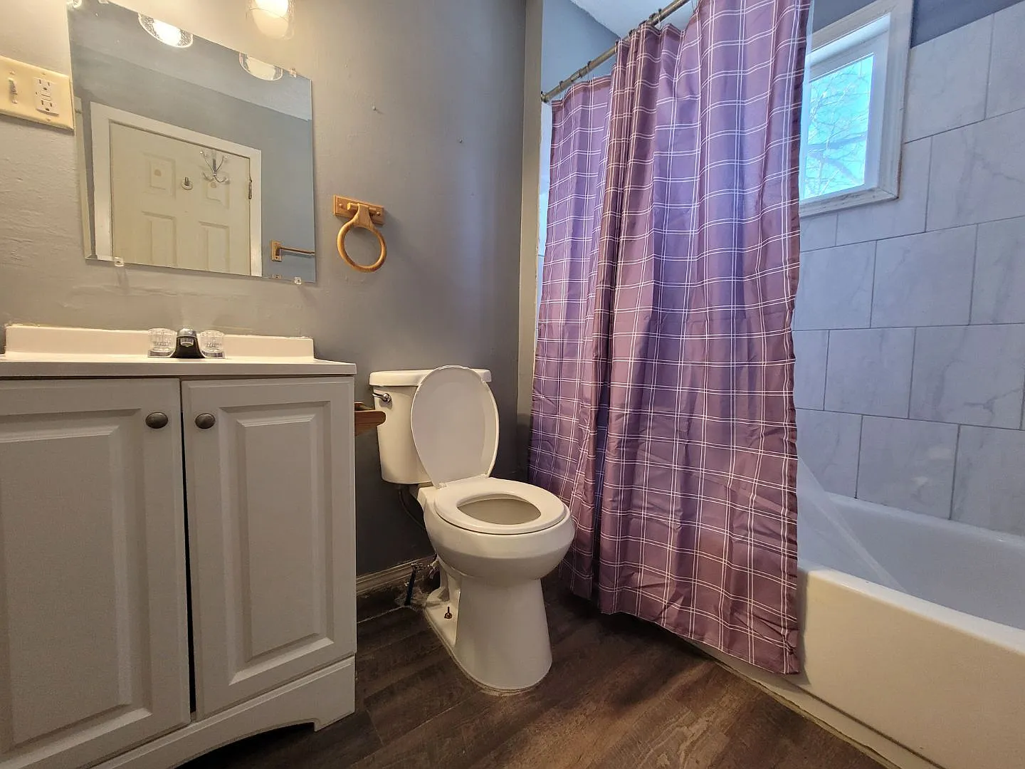 506 W 4th St - B — Photo 4
