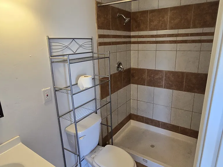 1805 N Valley Dr — Photo 16