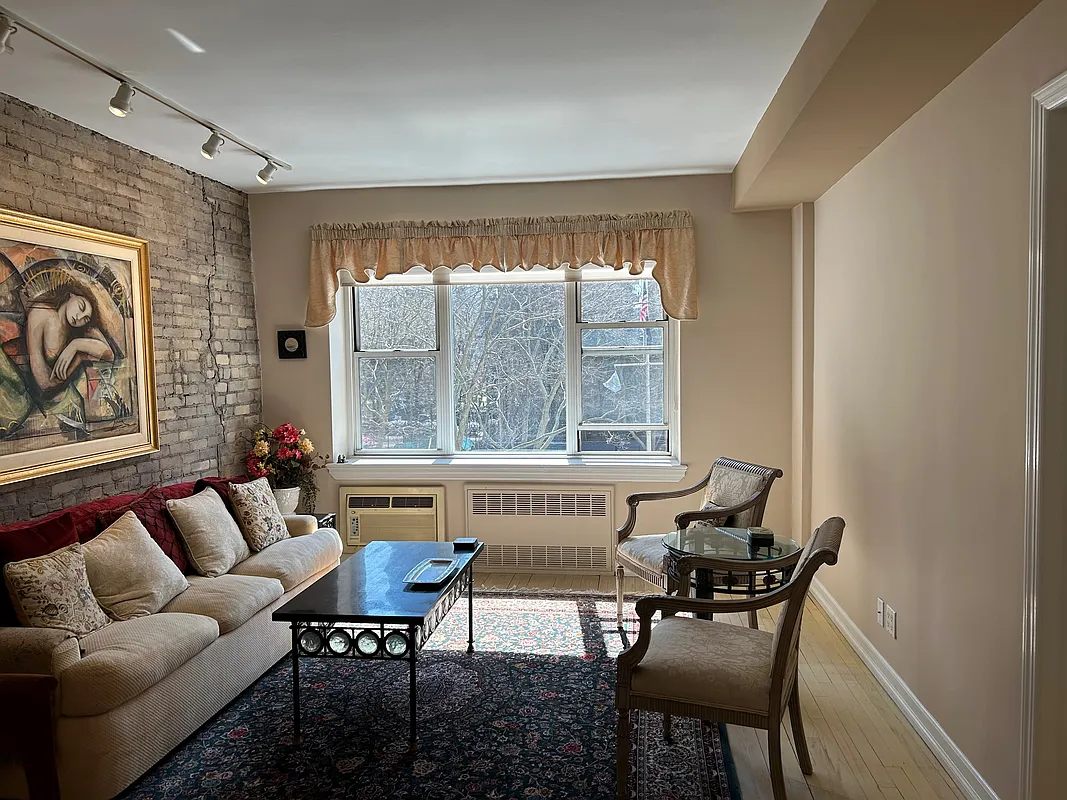 235 West 70th St Unit 3E  