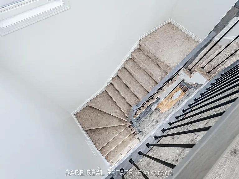 60 Fairwood Cir #28 — Photo 23