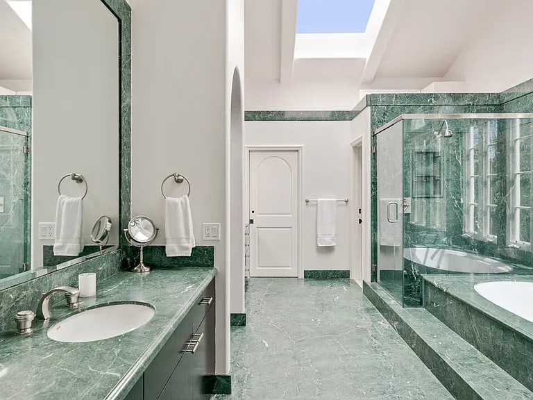 28899 Cliffside Dr — Photo 24